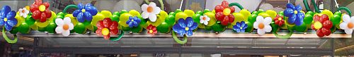 Ballon Blumen Girlande Frühlingsfest im Einkaufzenter